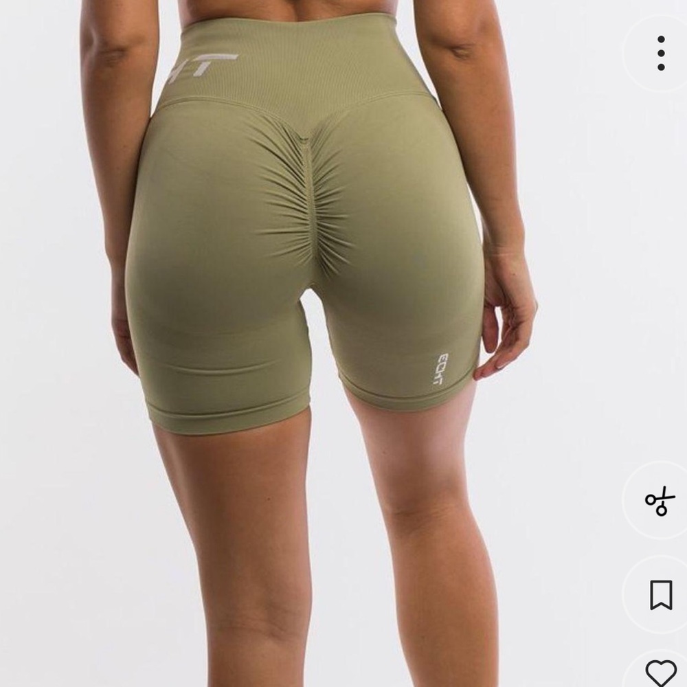 NWOT ECHT Khaki Arise Scrunch Butt Bike Shorts Size L